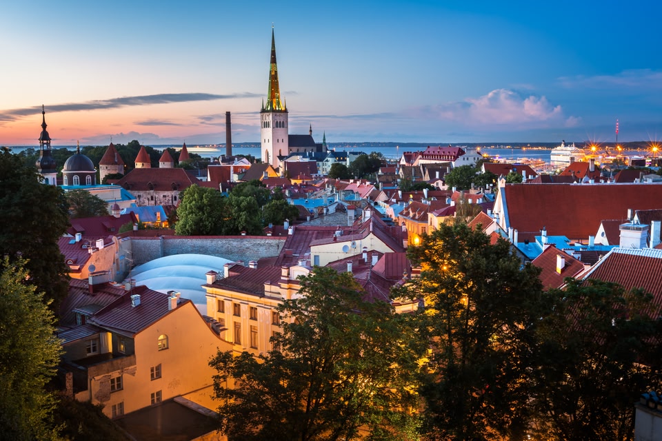 destinos baratos para nomadas digitales tallin