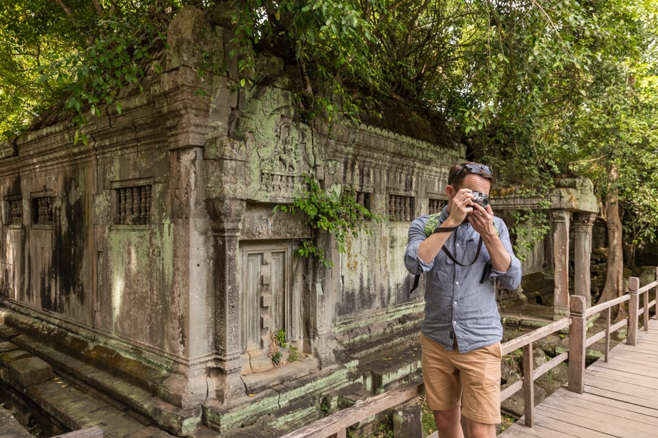 Photo of a male traveller taking a photo in Siem Reap in Cambodia