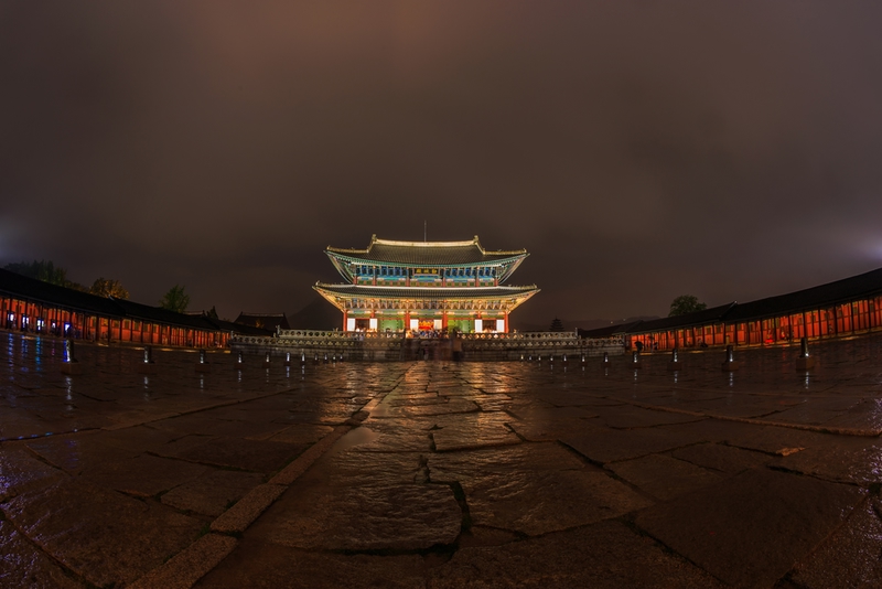 夜の幻想的な景福宮