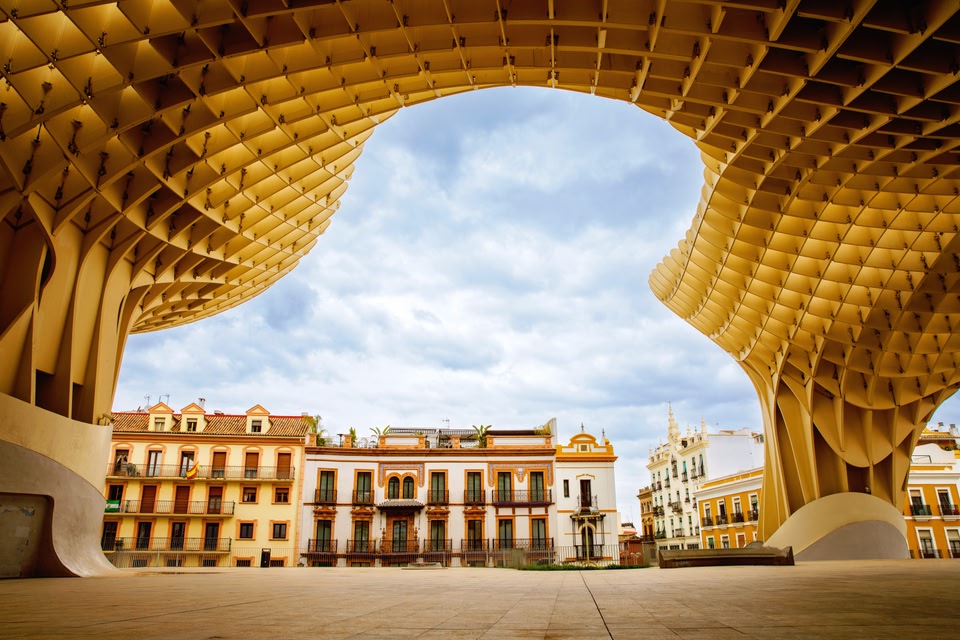 Metropol Parasol structure en bois située dans le vieux quartier de Séville, Espagne. Lieu vide, sans personne.