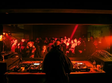 dj ad una festa di capodanno