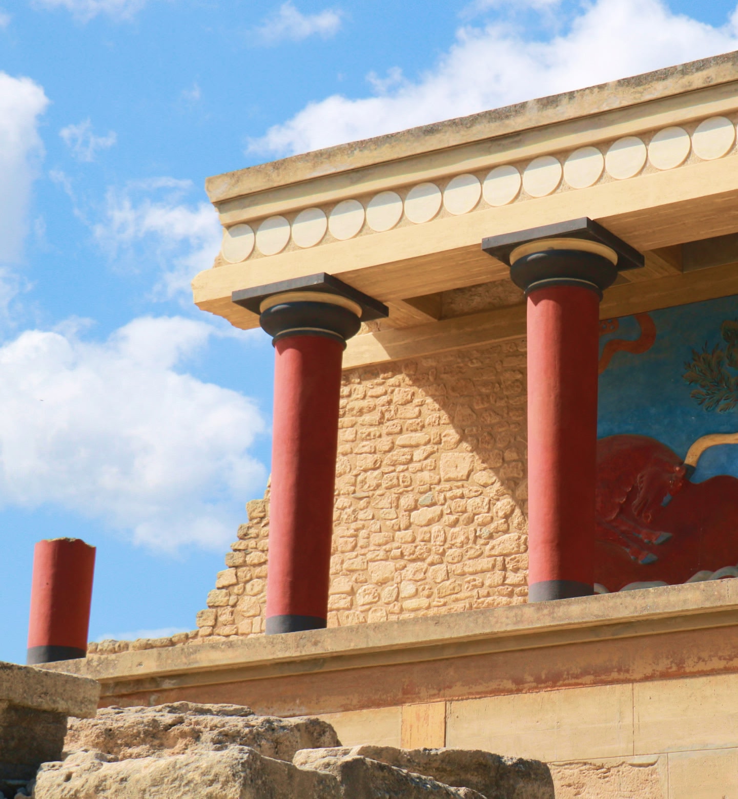 Colonnes rouges et fresques du palais minoen ancien de Cnossos, près d'Héraklion, en Crète.