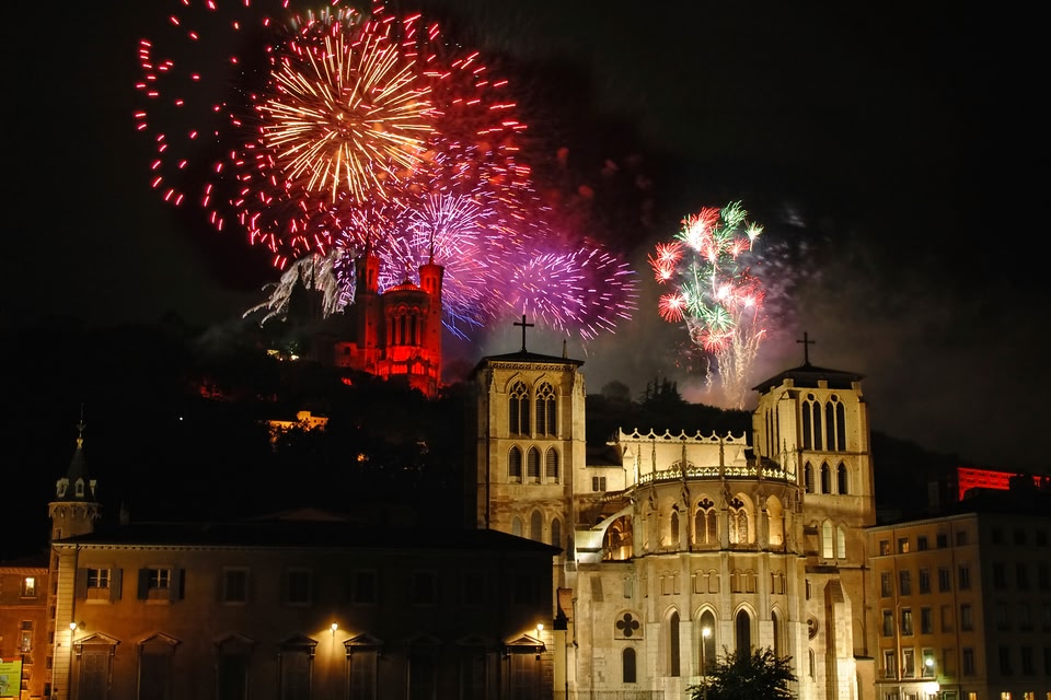 New Year fireworks in Paris - top Christmas destinations