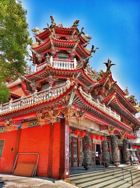 soleil en septembre : une temple à Tainan