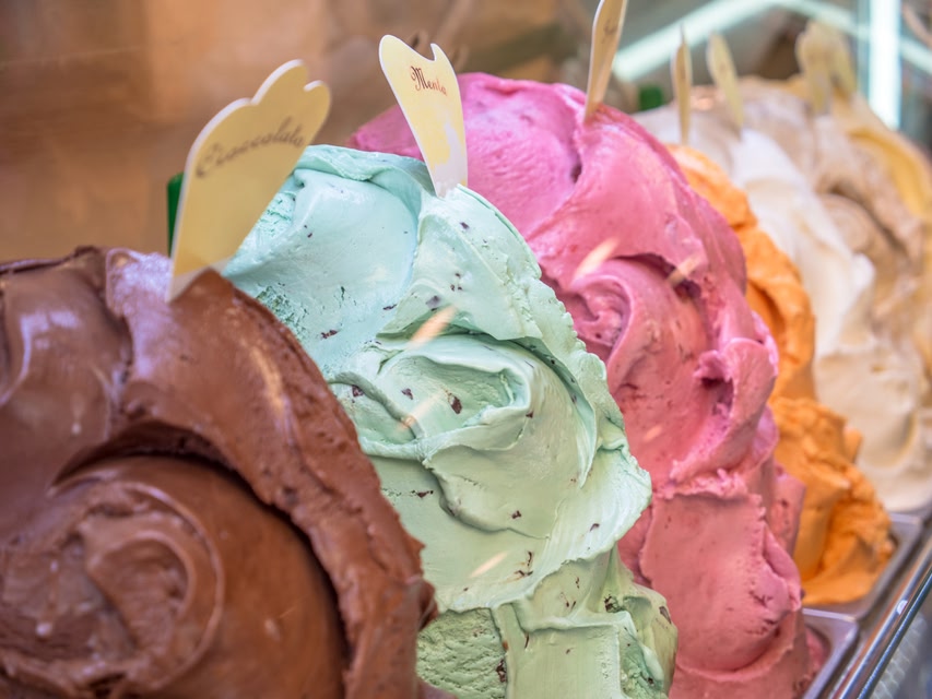 Gelato σε διάφορες γεύσεις και χρώματα - γλυκάνετε το ταξίδι σας στη Βενετία