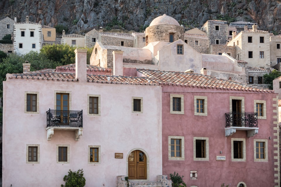 Άποψη των κτισμάτων της Μονεμβασιάς
