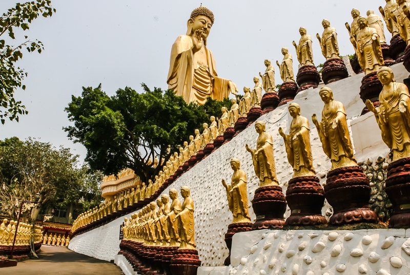 gran buda en el centro memorial de fo guang shan buddha en taiwán