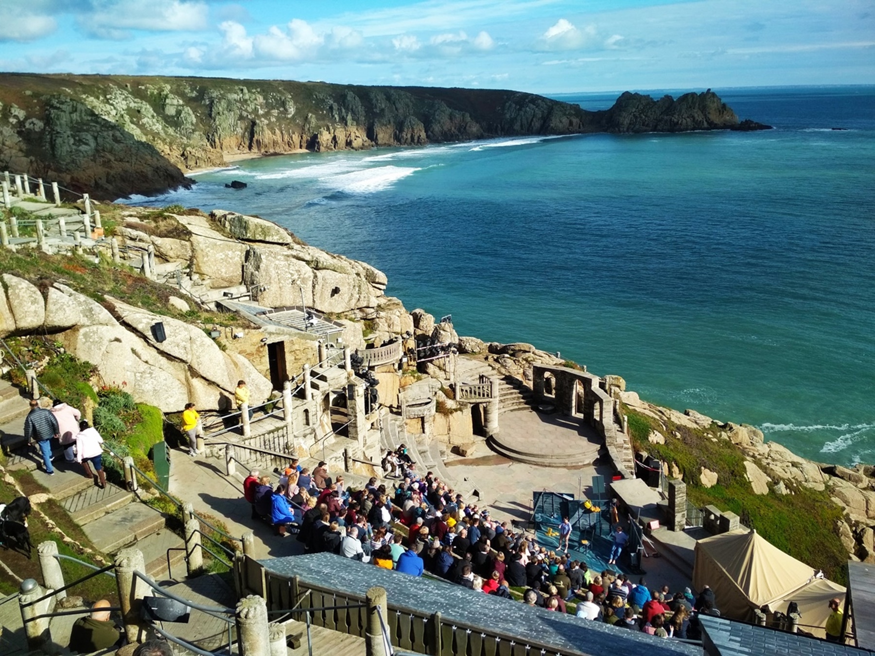 Teatro Minack en los acantilados de Cornualles Reino Unido lugares más originales a los que viajar