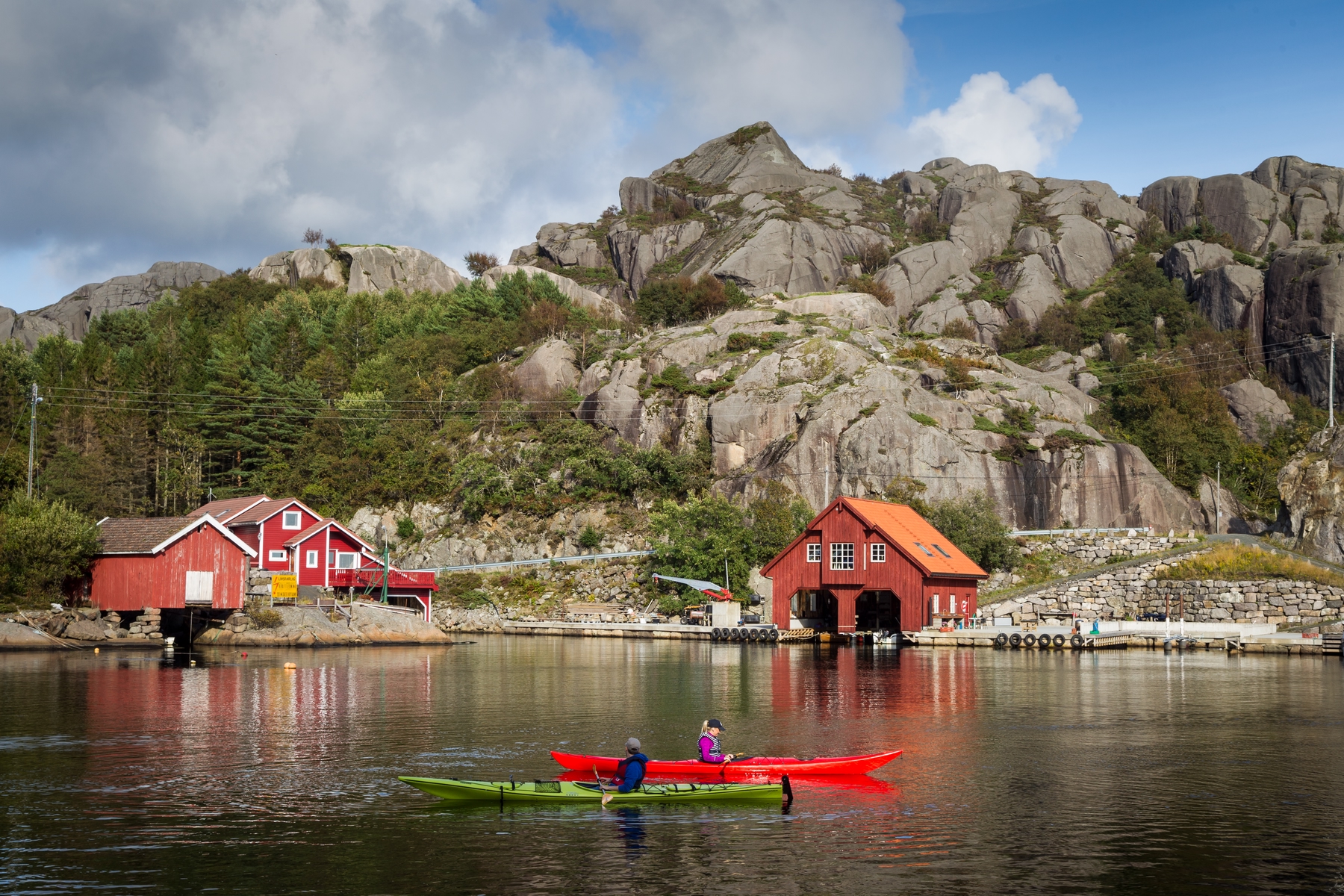 Mountain view with chalets on the water