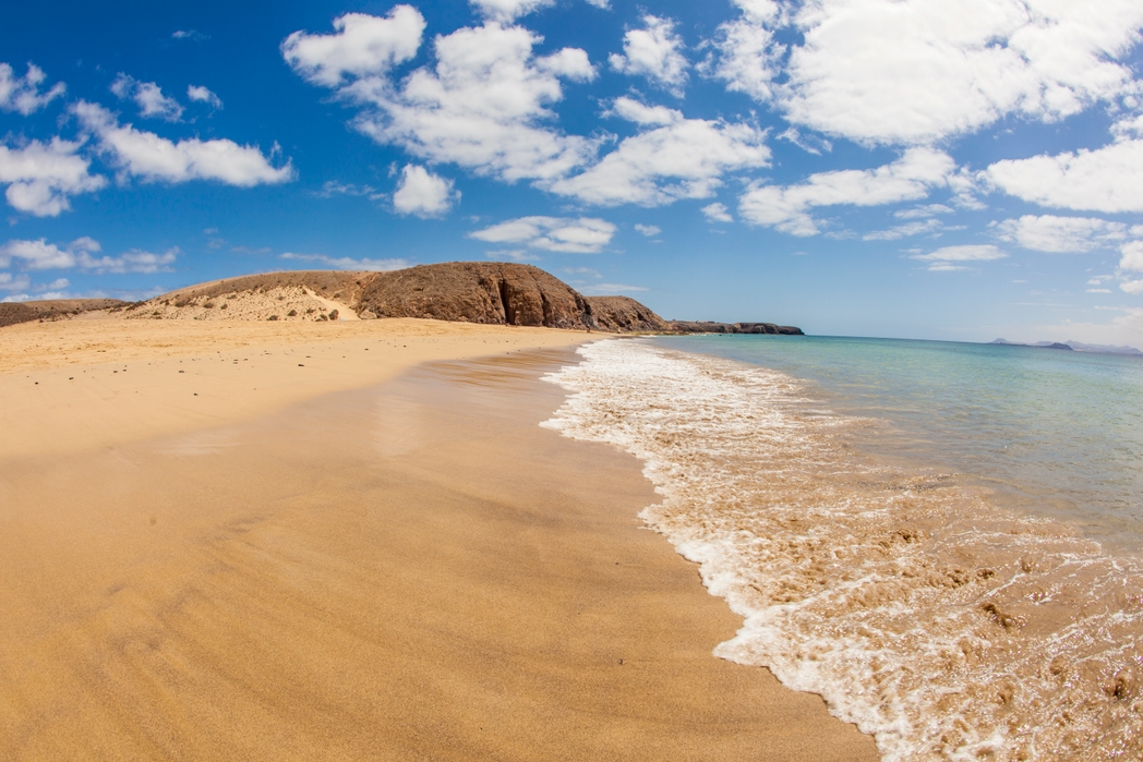 Κολυμπήστε σε εξωτικές παραλίες στο οικονομικό Λανθαρότε
