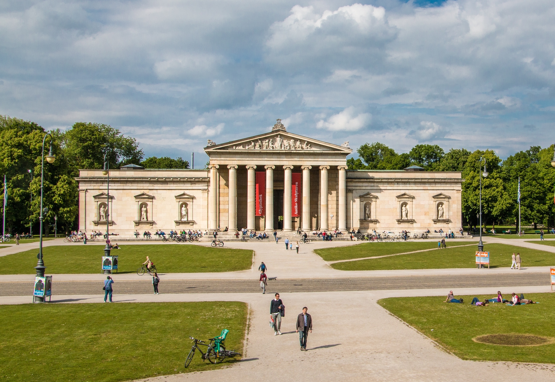 Kunstinteressierte sollten sich auf gar keinen Fall das Kunstareal entgehen lassen