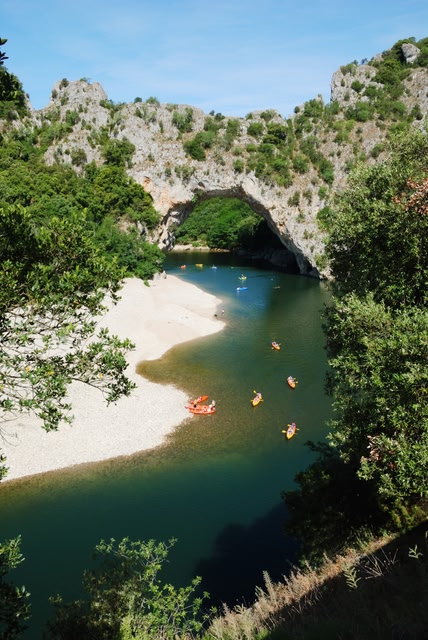 L'Ardèche en été, où se trouve certains des plus beaux campings de France