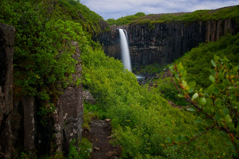 Cascada Svartifoss, Austurland, Islandia
