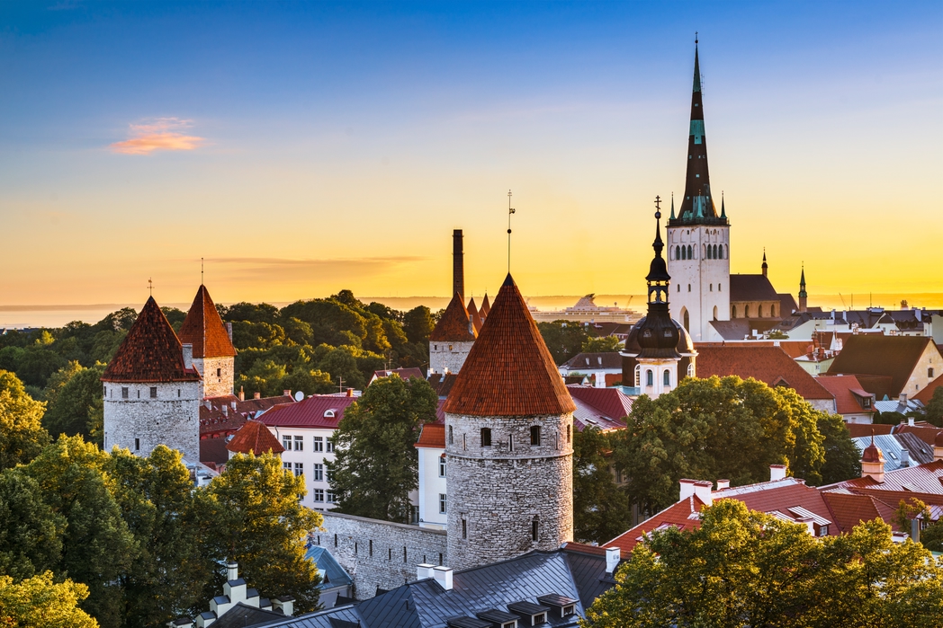Tallinn eski şehir kısmında kuleler, Estonya