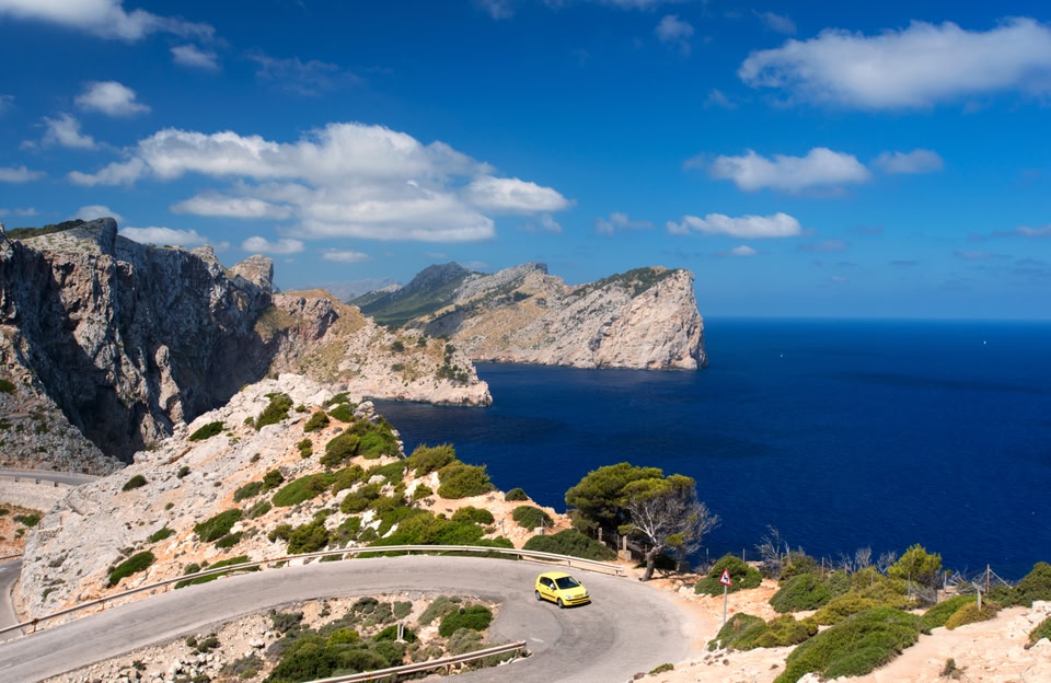 Mietwagen auf der Halbinsel Formentor