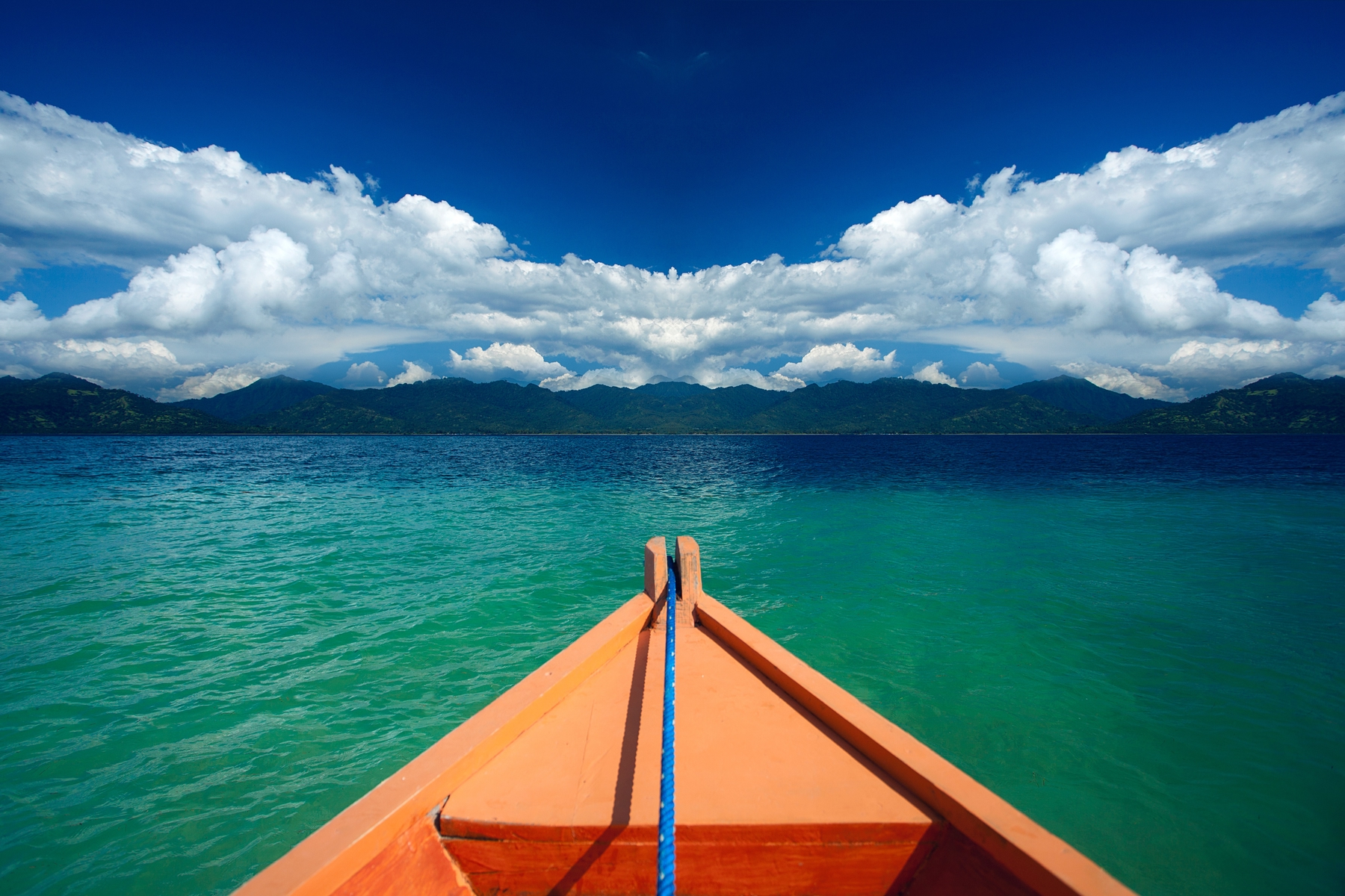 A boat in the middle of a lake