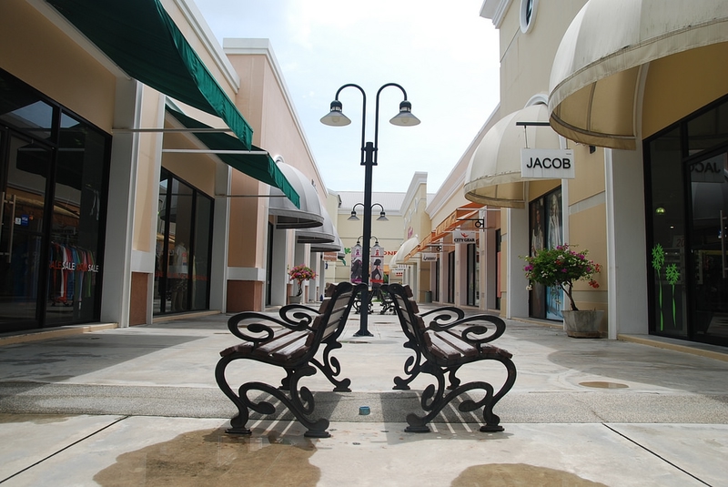 奥莱,outlets