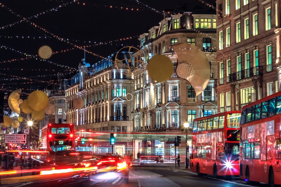 Double-decker buses in London - top Christmas destinations