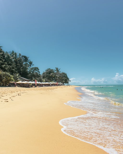 Praia deserta em Arraial D'Ajuda
