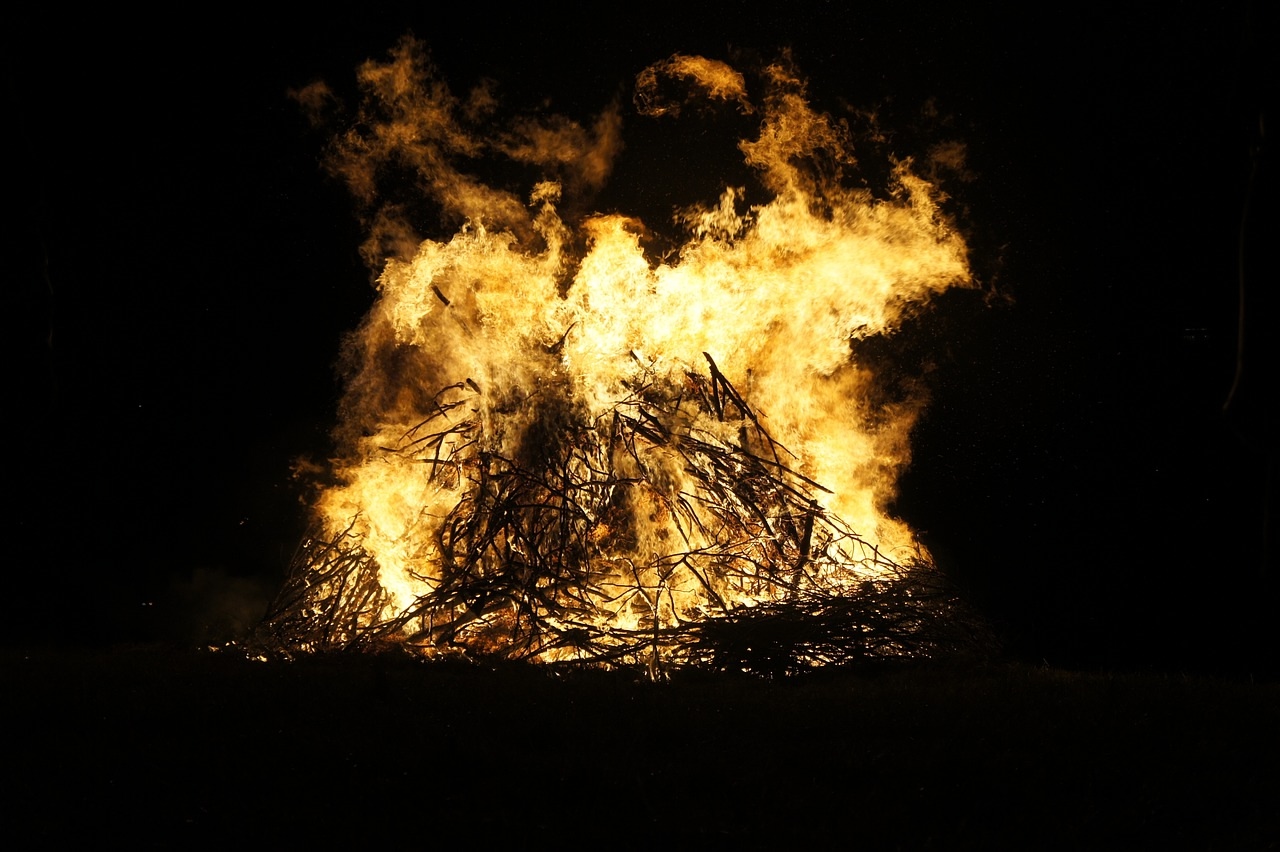 Fallas de San Juan en Isil Girona