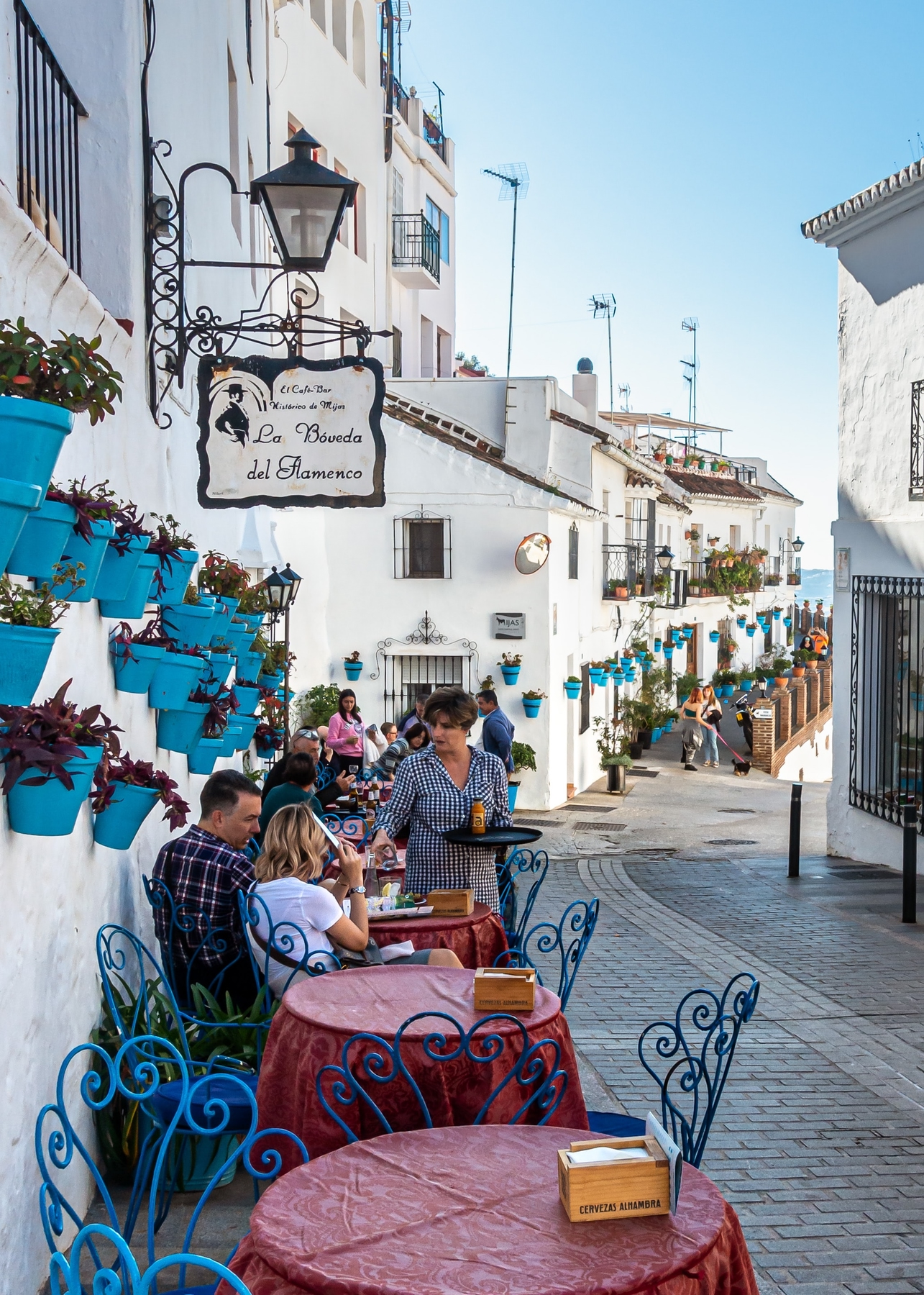 Mijas, con sus callejuelas blancas y sus macetas de colores, conquista a todos sus visitantes