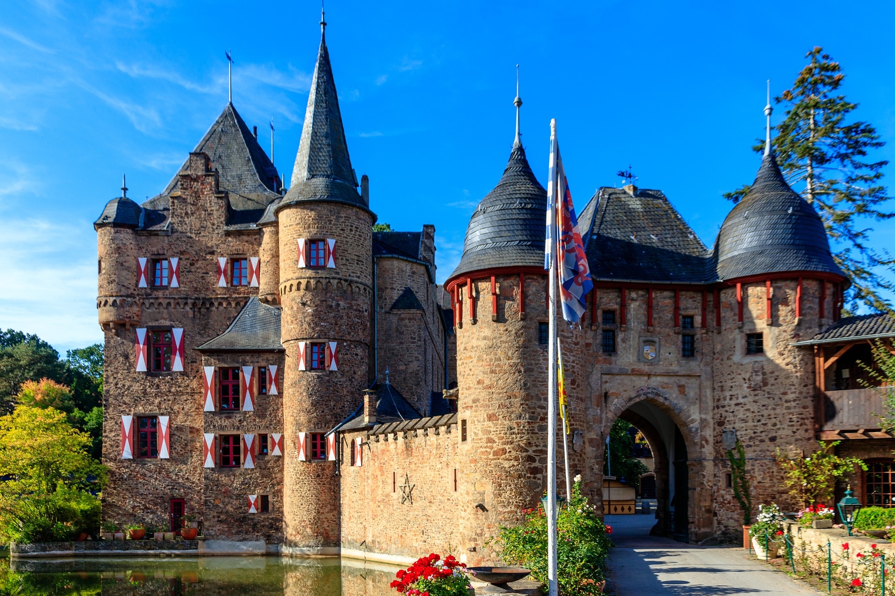 Eifel Reiseführer: Burg Satzvey