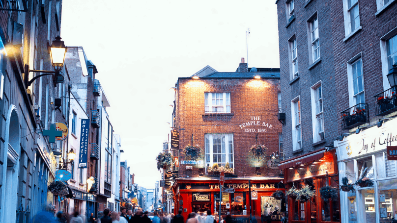 Street view of Temple Bar in Dublin 