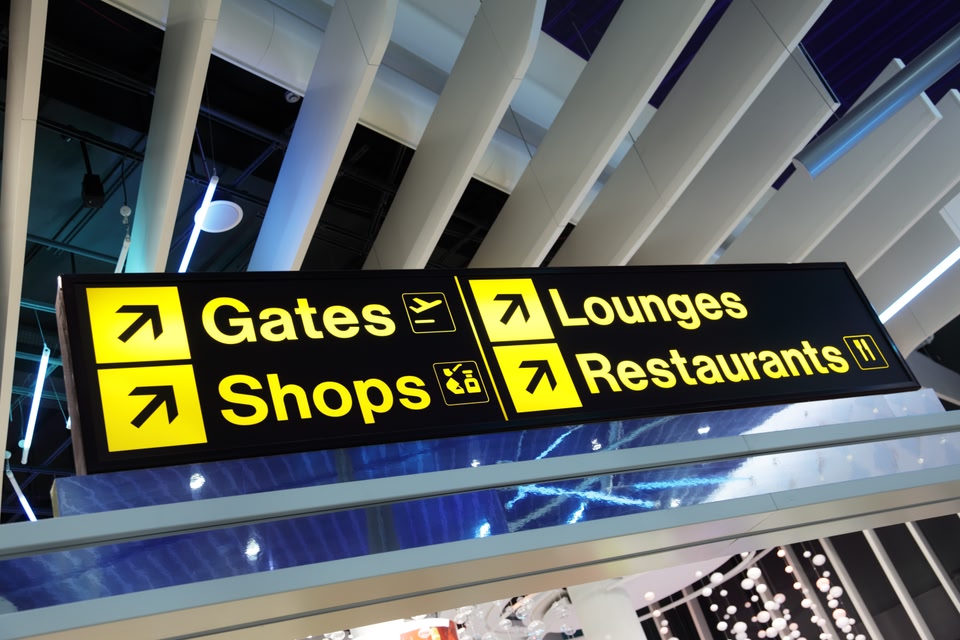 Vérifiez les informations sur votre voyage avant d'arriver à l'aéroport pendant le coronavirus
